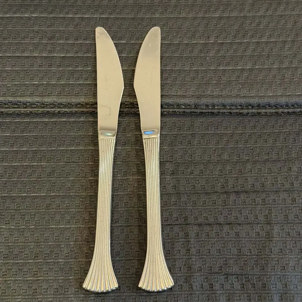 Reed & Barton Rebacraft Bretton Woods Shell Dinner Knives Stainless Set of 2